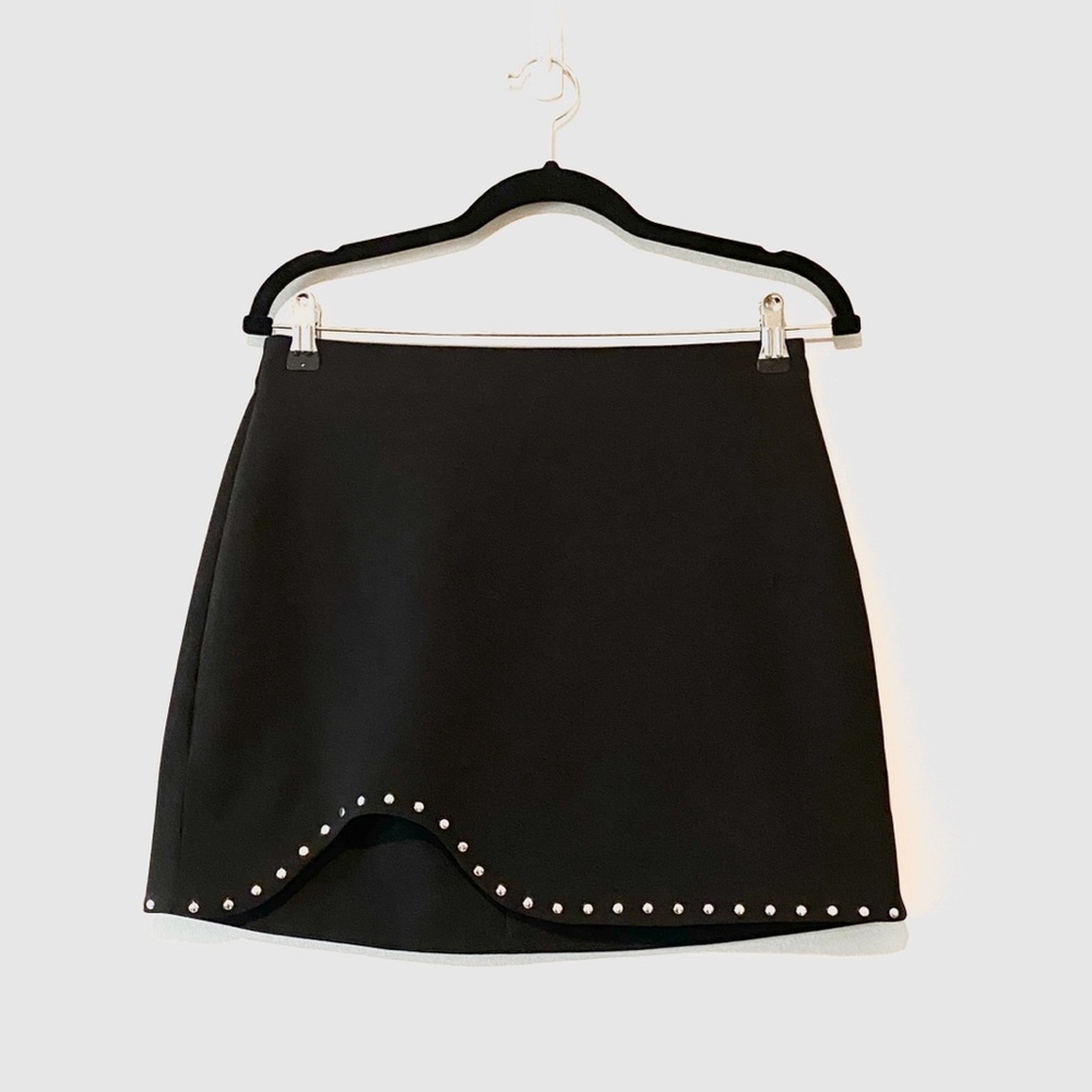 ZARA Black Mini Skirt with Studded Hem Size Medium [9878-196-800]